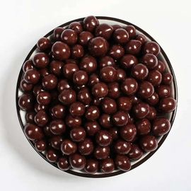 Het heerlijke Aroma van de Veganist Zwarte Chocolade bedekte Geroosterde Pindasnacks met een laag