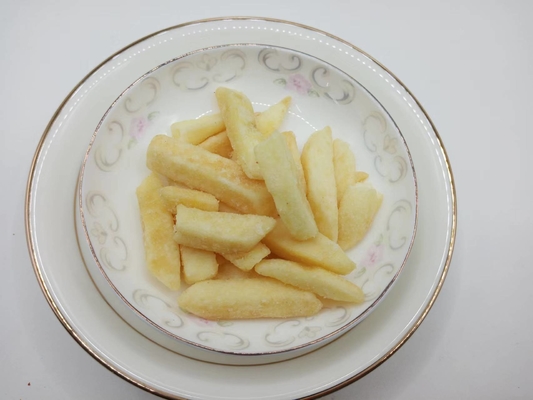 Rood gesneden friet met uien smaak