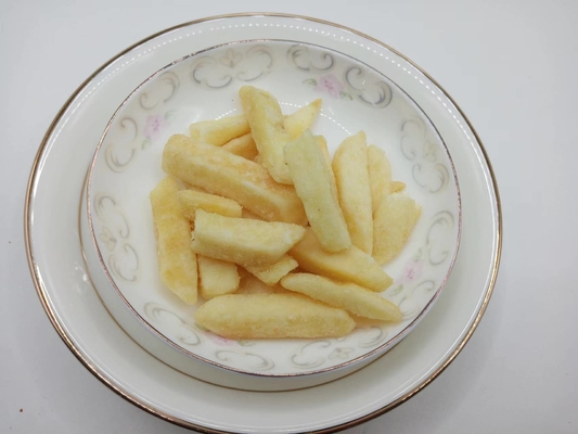 Rood gesneden friet met uien smaak