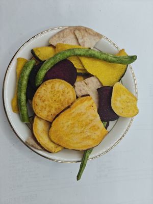 Fruit and Vegetable Chips met fruit en groentenchip