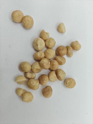 Geroosterde macadamia noten