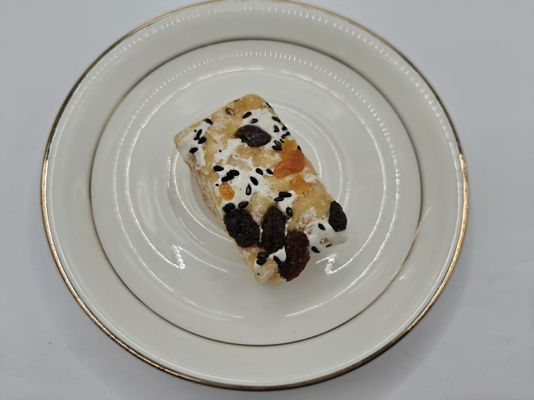 Heerlijke Sachima-snacks met gemengde fruitsmaak