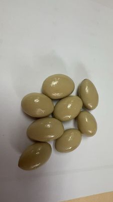 Met chocolade omhulde noten (amandelen) & Met yoghurtchocolade omhulde noten (amandelen)