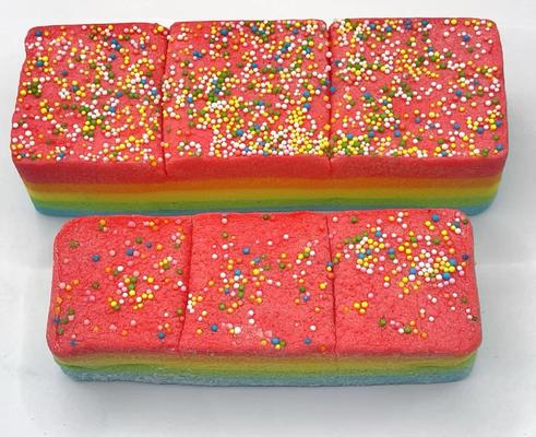 Marshmallow Droomtaart Regenboog Krullen – Extra Zacht, Super Luchtig & 100% Suikerroes Geluk
