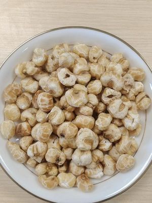 Krakende heerlijke natuurlijke olievrije gebakken geroosterde maïs gepulverde snacks