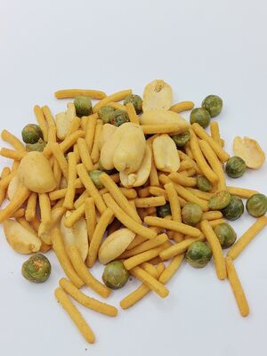 Drievoudig knapperige bonen gemengd met stokjes - Perfecte smakelijke smaak Klaar te eten sojabonen snacks