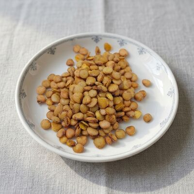 Buffalo-bedekte edamame snacks met een gedurfde Buffalo smaak, knapperige Edamame met schel en veel plantaardig eiwit