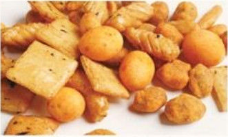 De kosjer Smakelijke BBQ de Crackermengeling van de Aromarijst bedekte Geroosterde Pinda's Gemengde Snacks met een laag