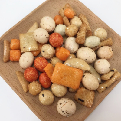Gezonde Knapperige de Sleepmengeling van de Rijstcracker met Pinda's Goede Smaak Populair Fried Crispy Snacks